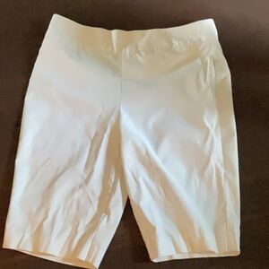 Chicos so slimming shorts size 1.5